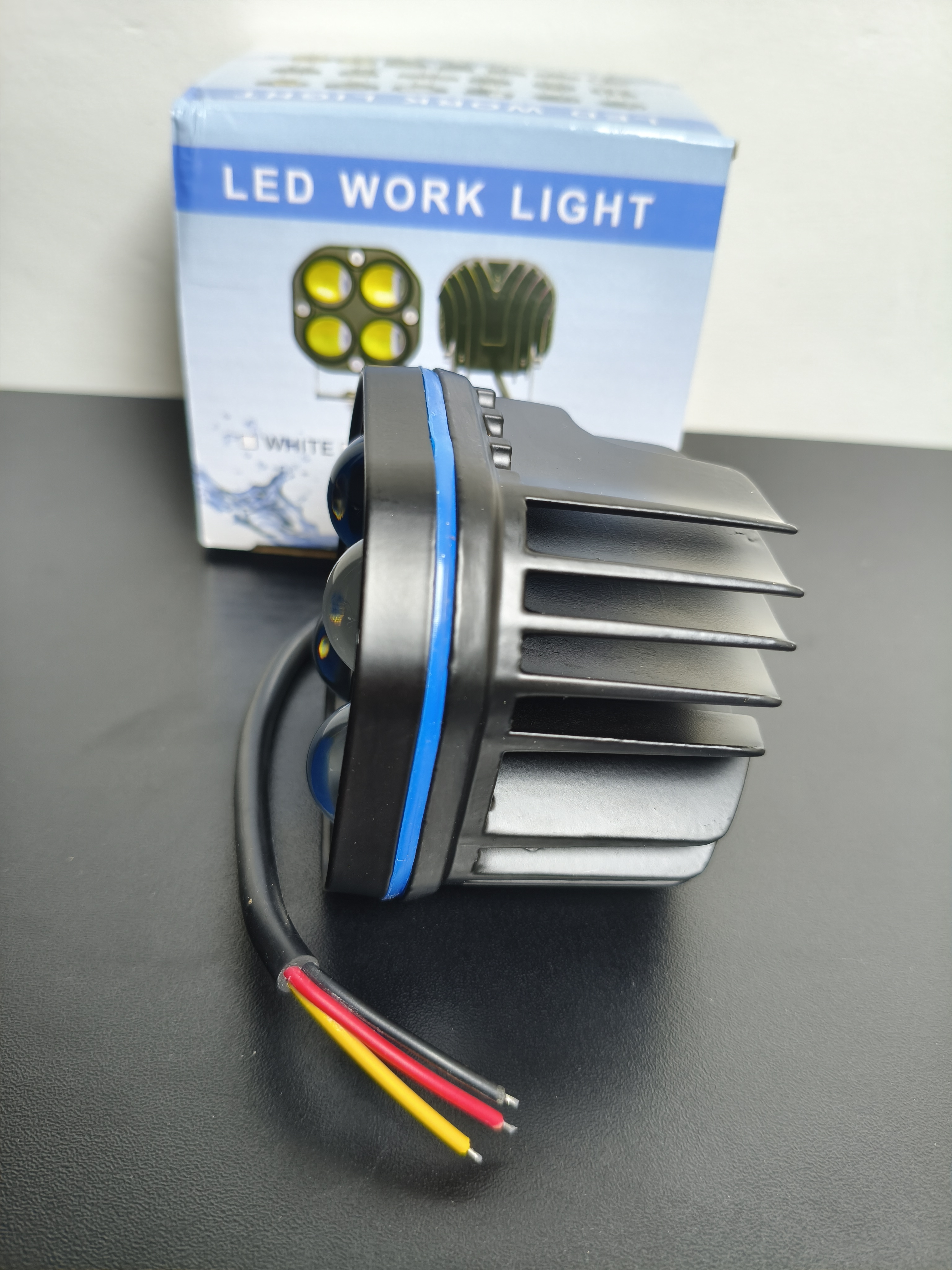 Auxiliar led de 4 bicolor, cuadrado DRL