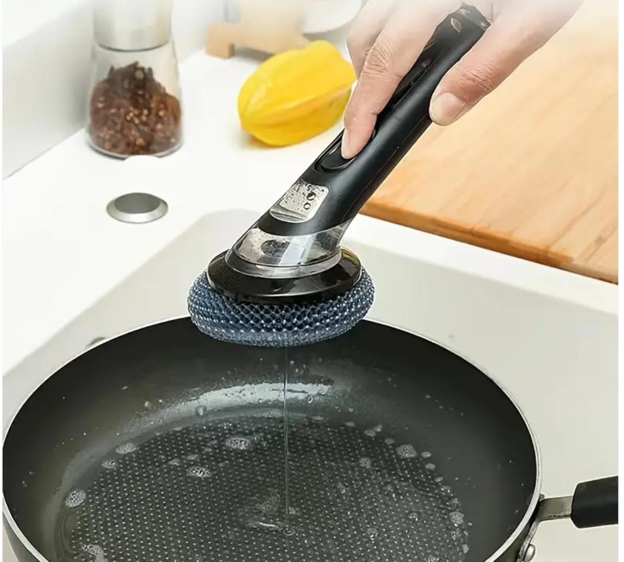 CEPILLO CON DISPENSADOR DE DETERGENTES